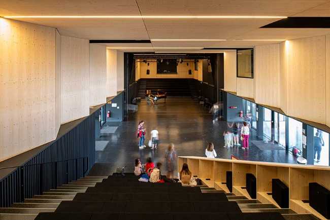 The architecture of the Blagnac Conservatory reorganizes the urban context