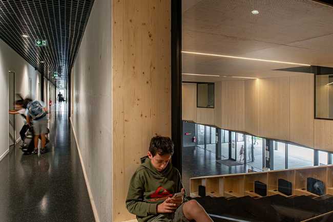 The architecture of the Blagnac Conservatory reorganizes the urban context