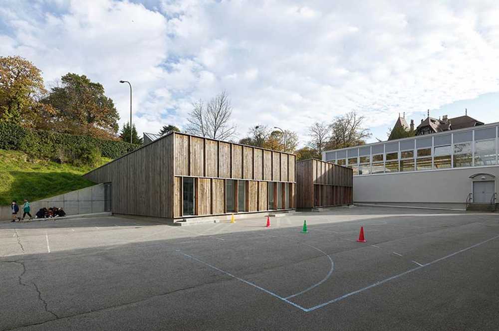 The Morel de Vindé Recreational Center welcomes you in a wooden embrace