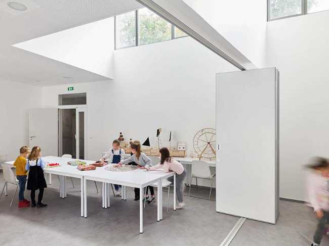 The Morel de Vindé Recreational Center welcomes you in a wooden embrace