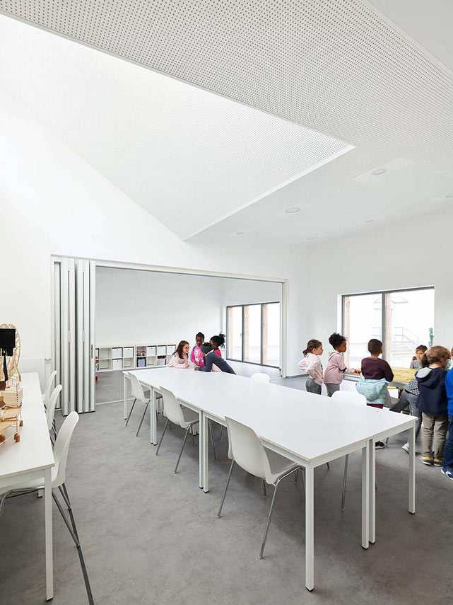 The Morel de Vindé Recreational Center welcomes you in a wooden embrace