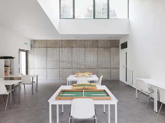 The Morel de Vindé Recreational Center welcomes you in a wooden embrace