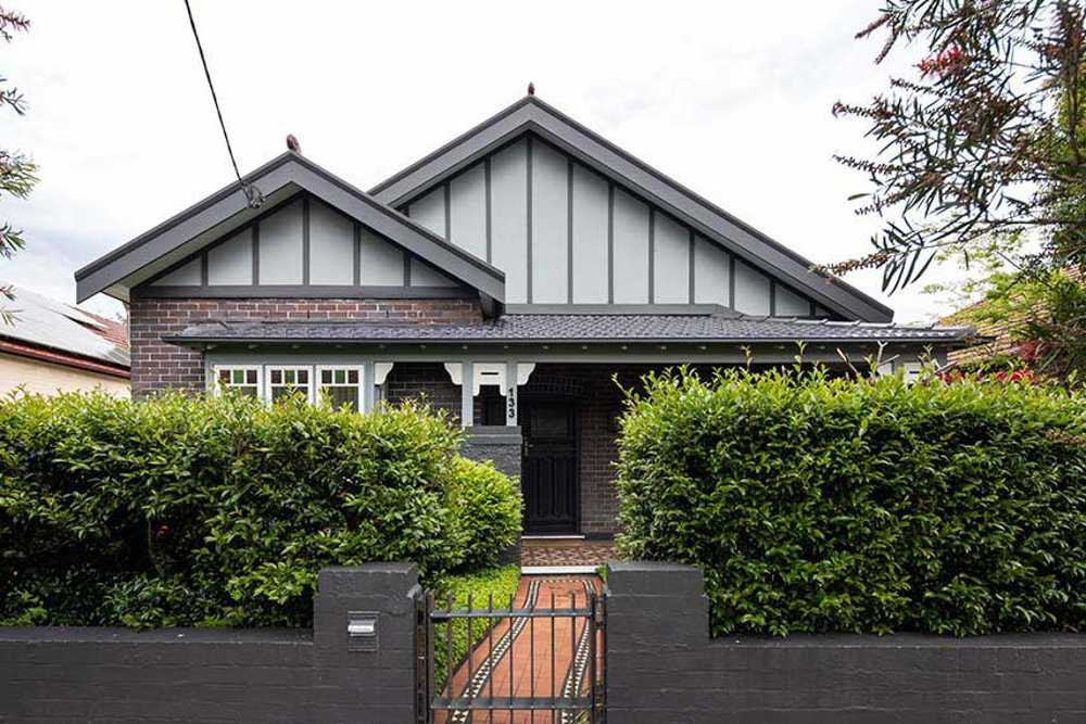 Zig Zag House. Bold shapes for the expansion of a family home