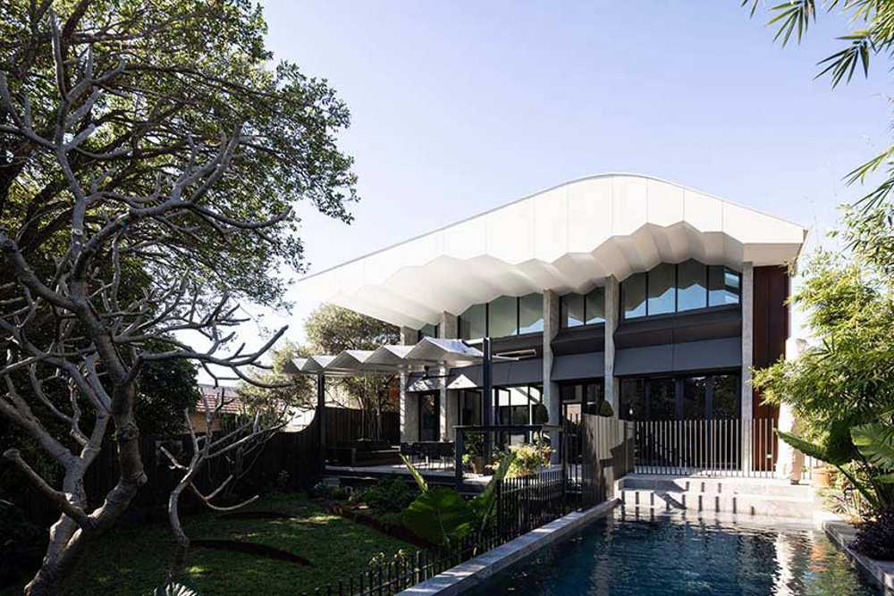 Zig Zag House. Bold shapes for the expansion of a family home