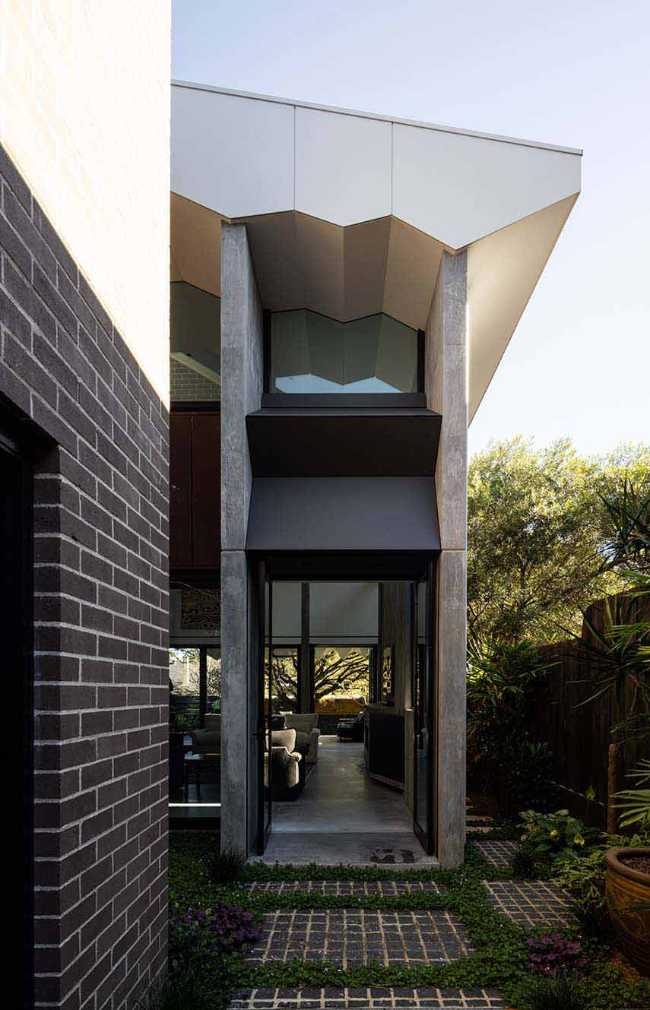 Zig Zag House. Bold shapes for the expansion of a family home