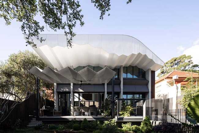 Zig Zag House. Bold shapes for the expansion of a family home