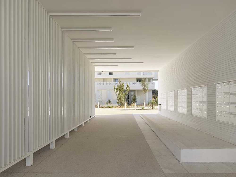 Cosmopoly residence in prime position overlooking the lush Lironde park