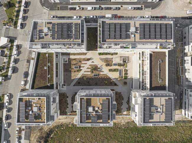 Cosmopoly residence in prime position overlooking the lush Lironde park