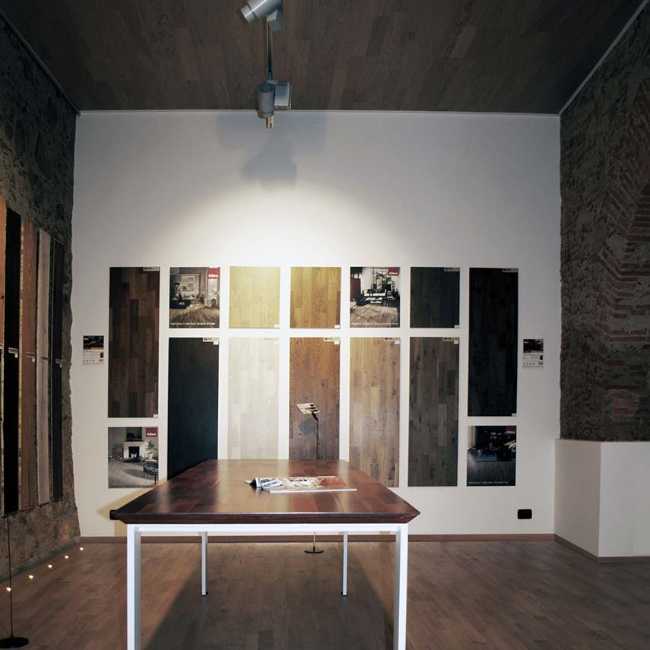 EXPO KAHRS Cosmarredi en edificio histórico reacondicionado en Cittanova