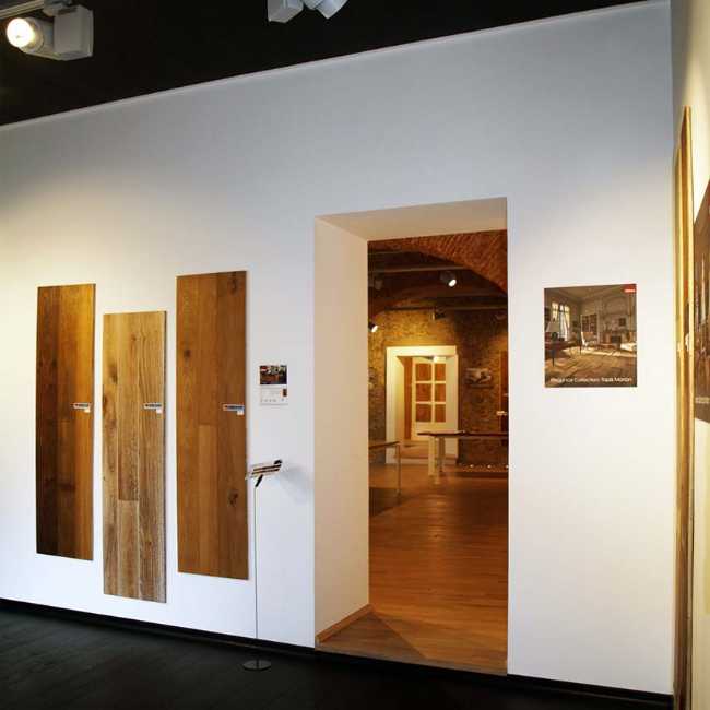 EXPO KAHRS Cosmarredi en edificio histórico reacondicionado en Cittanova