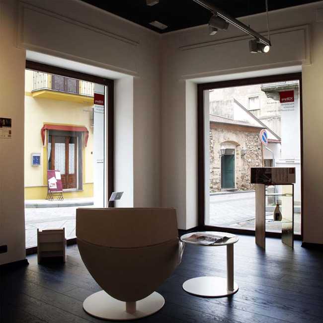 EXPO KAHRS Cosmarredi en edificio histórico reacondicionado en Cittanova