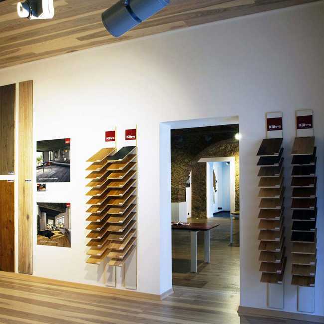 EXPO KAHRS Cosmarredi en edificio histórico reacondicionado en Cittanova