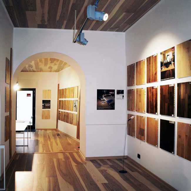 EXPO KAHRS Cosmarredi en edificio histórico reacondicionado en Cittanova