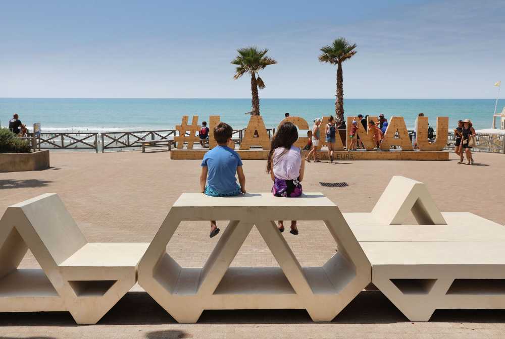 Lacanau Bench, the prototype of sustainable modular urban furniture
