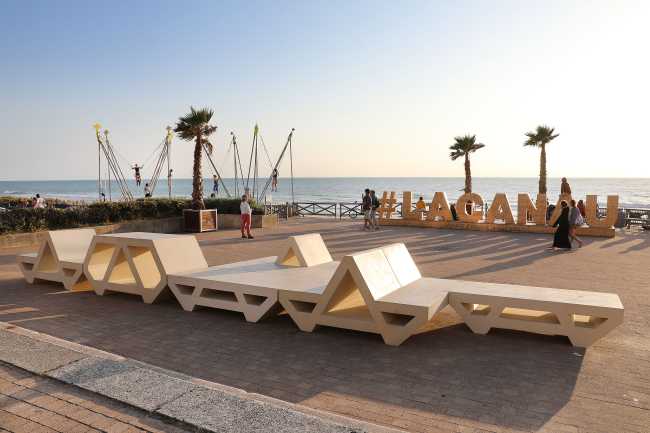 Lacanau Bench, the prototype of sustainable modular urban furniture