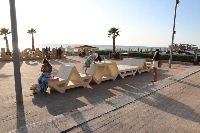 Lacanau Bench, the prototype of sustainable modular urban furniture