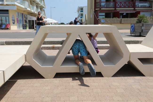 Lacanau Bench, the prototype of sustainable modular urban furniture