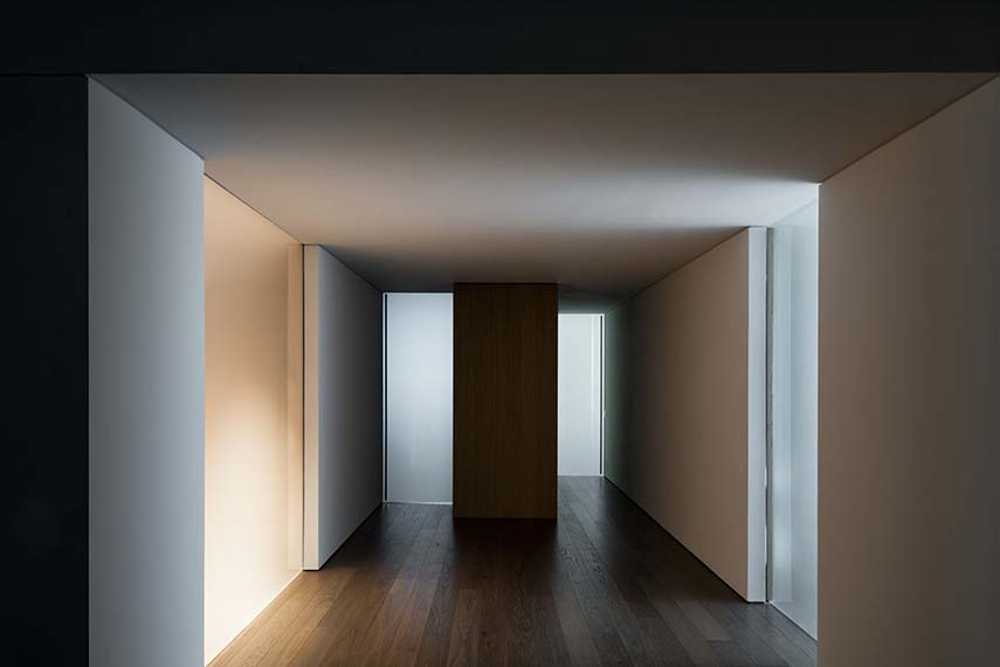 A calm and harmonious urban refuge from the city chaos: Casa T&L