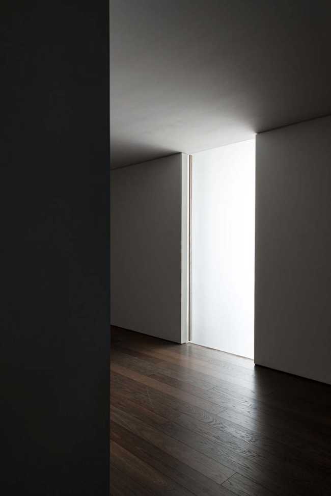 A calm and harmonious urban refuge from the city chaos: Casa T&L