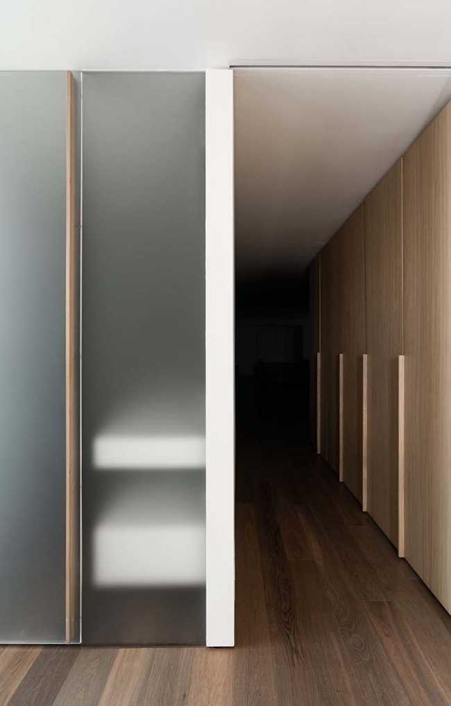 A calm and harmonious urban refuge from the city chaos: Casa T&L