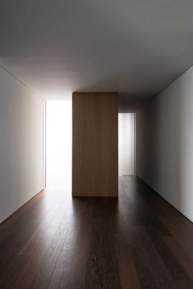 A calm and harmonious urban refuge from the city chaos: Casa T&L