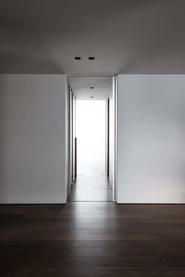 A calm and harmonious urban refuge from the city chaos: Casa T&L