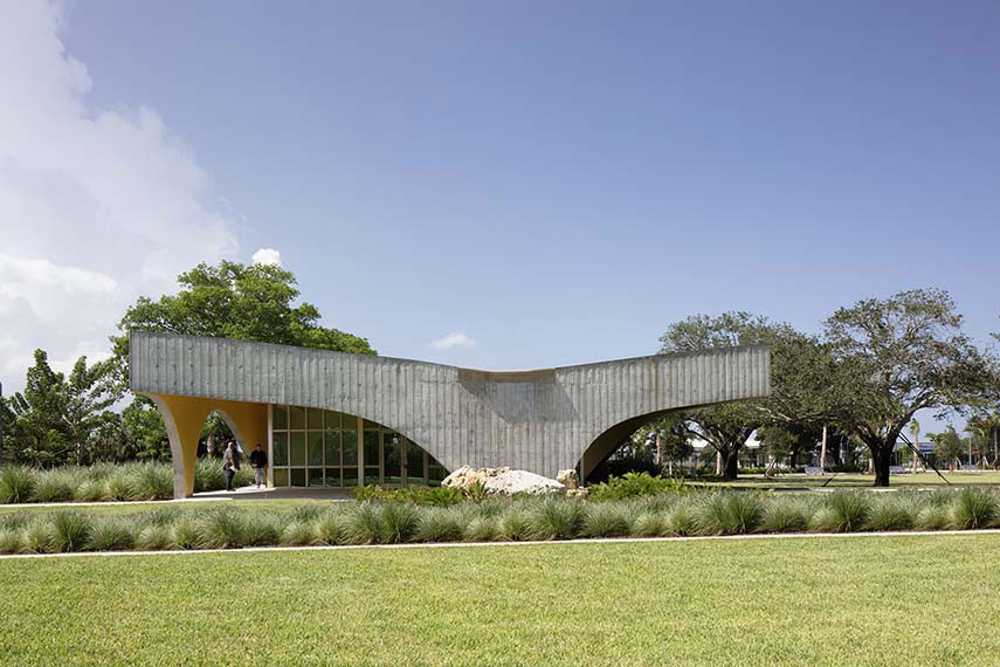 Youth Sports Field House: concreto y metal para un diseño resiliente