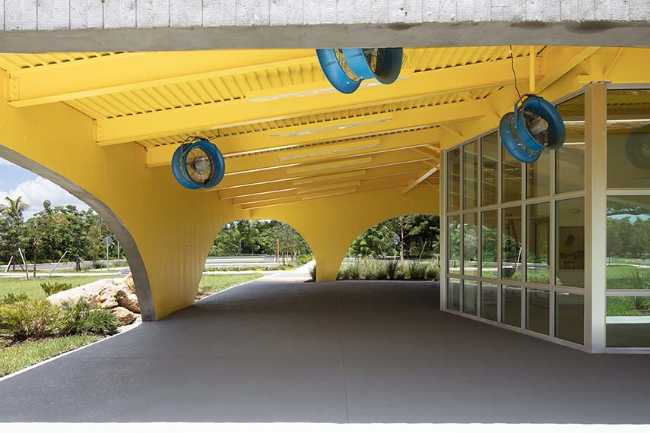 Youth Sports Field House: concreto y metal para un diseño resiliente