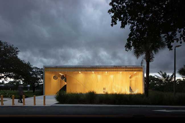 Youth Sports Field House: concreto y metal para un diseño resiliente