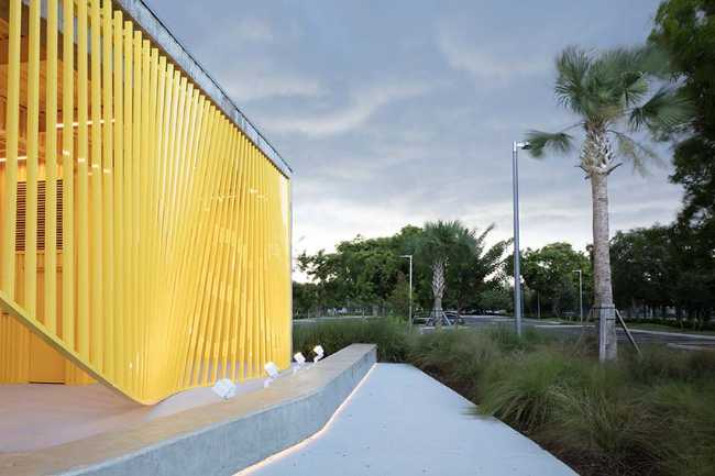 Youth Sports Field House: concreto y metal para un diseño resiliente