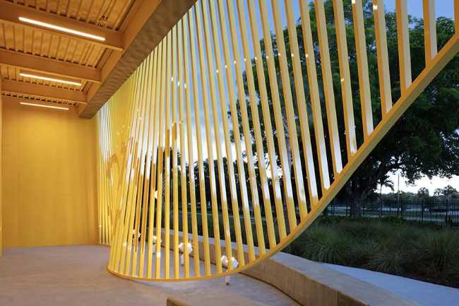 Youth Sports Field House: concreto y metal para un diseño resiliente