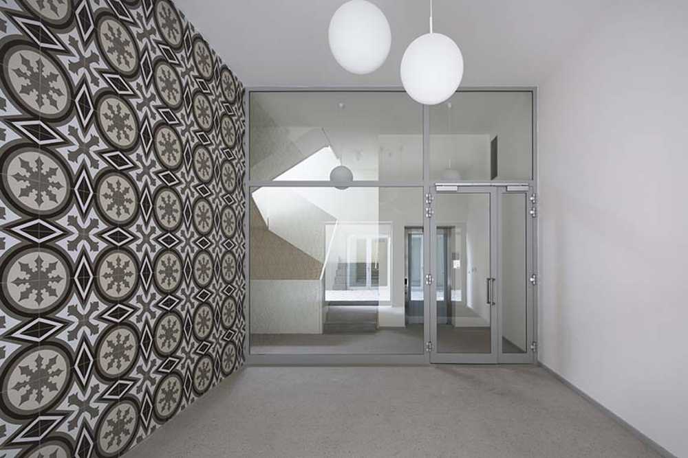 Edificio residenziale Koněvova tra atmosfere bohemien e contemporanee