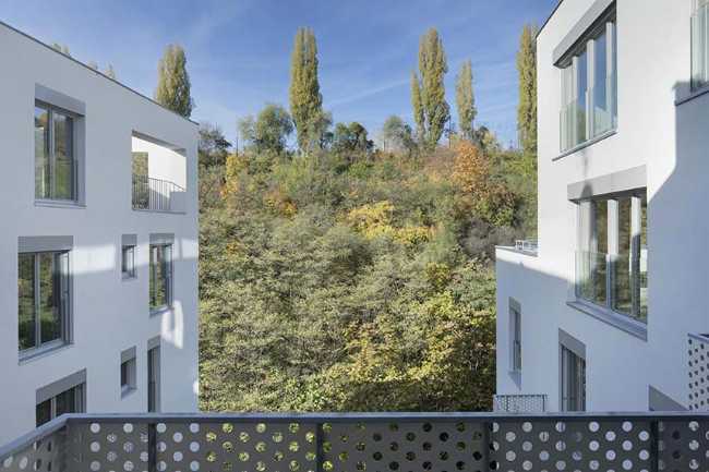 Edificio residenziale Koněvova tra atmosfere bohemien e contemporanee