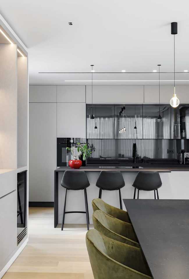 Un prisme en béton capture le panorama. Villa PNOES à Penteli