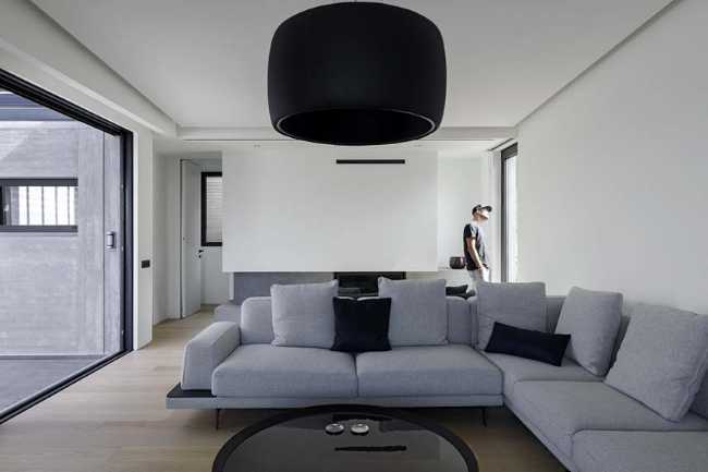 Un prisme en béton capture le panorama. Villa PNOES à Penteli