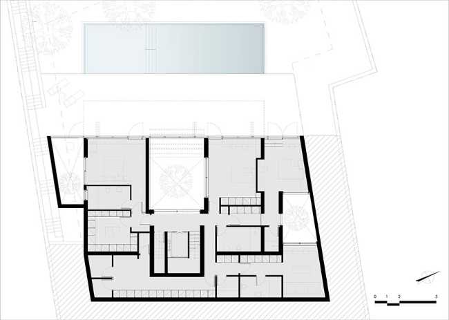 Un prisme en béton capture le panorama. Villa PNOES à Penteli