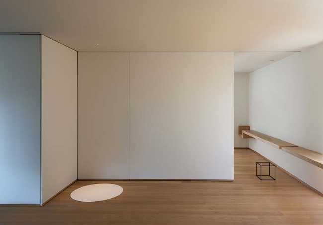 Intérieur pour la Maison SC. Ramener à la maison la sensation de surprise