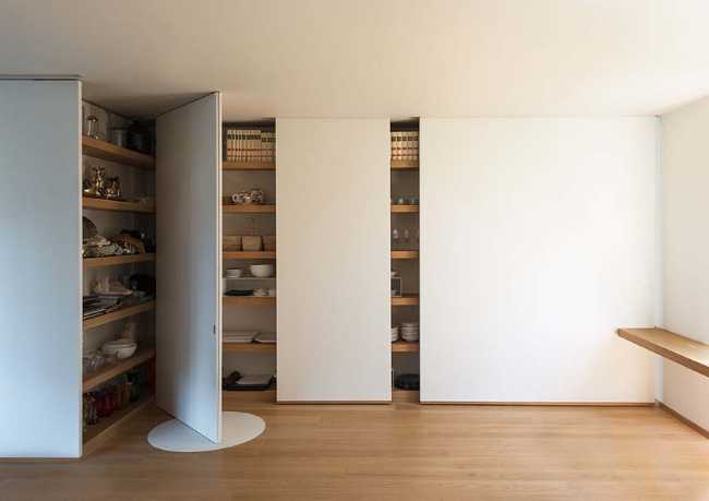 Intérieur pour la Maison SC. Ramener à la maison la sensation de surprise