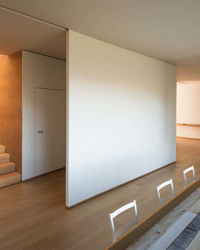 Intérieur pour la Maison SC. Ramener à la maison la sensation de surprise