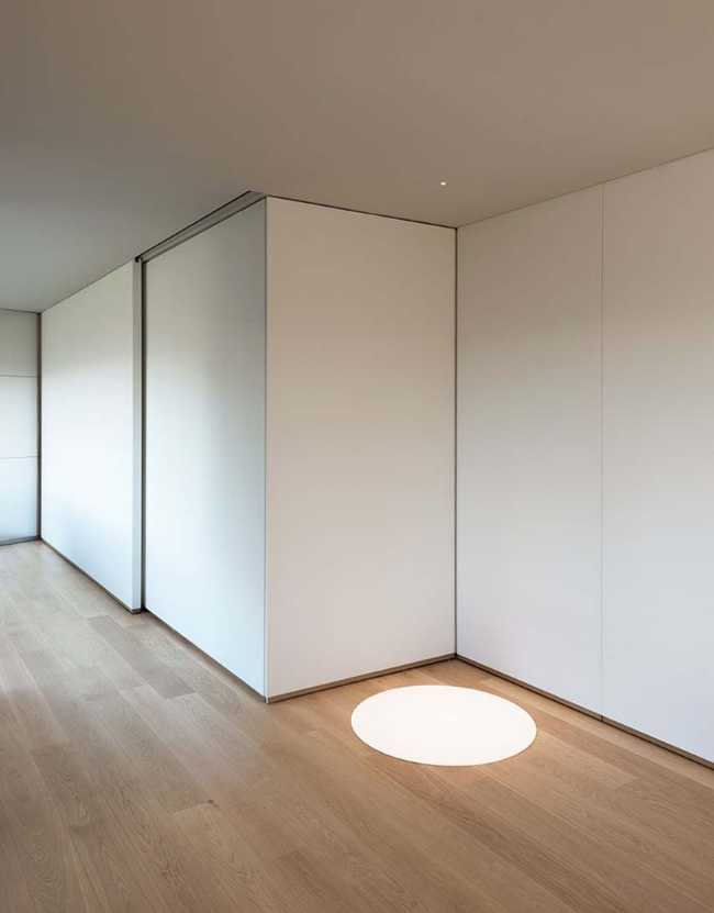 Intérieur pour la Maison SC. Ramener à la maison la sensation de surprise