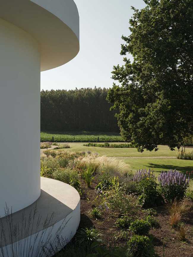Retiro da Costiña: un viaje circular entre naturaleza y arquitectura