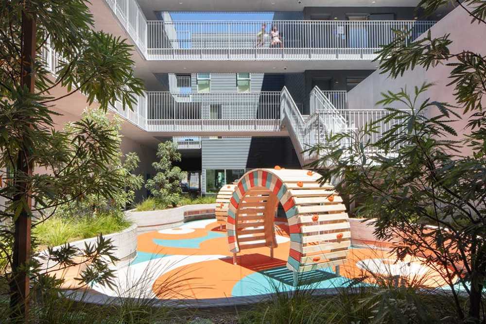 1819 Pico : le logement résidentiel qui célèbre l'espace social