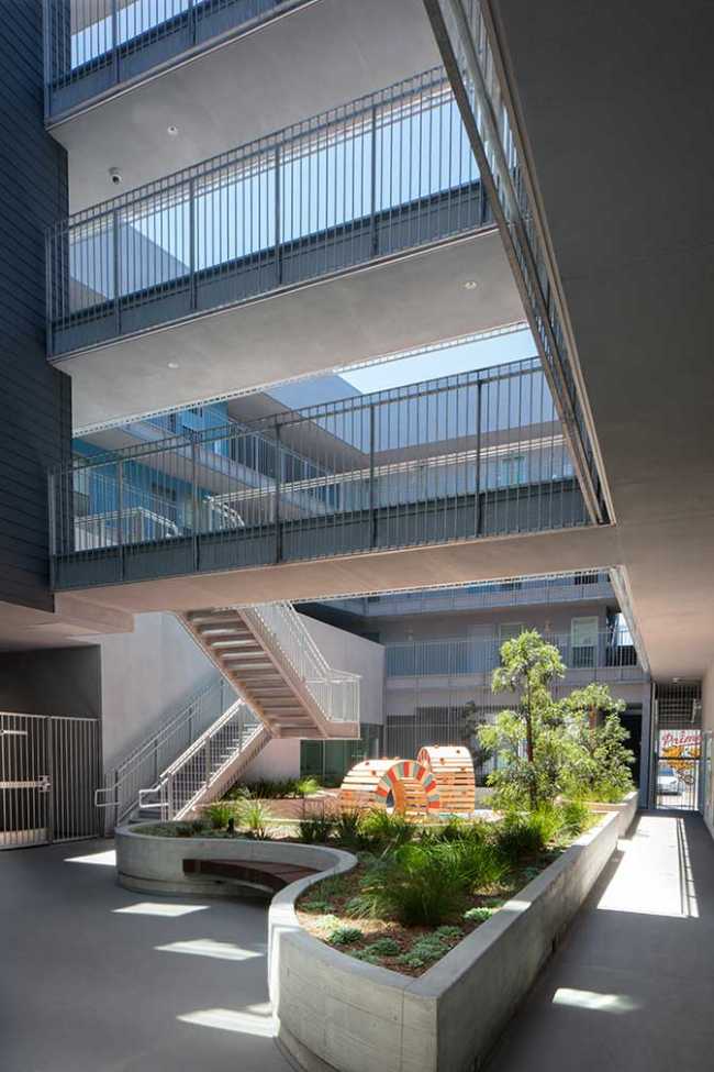 1819 Pico : le logement résidentiel qui célèbre l'espace social