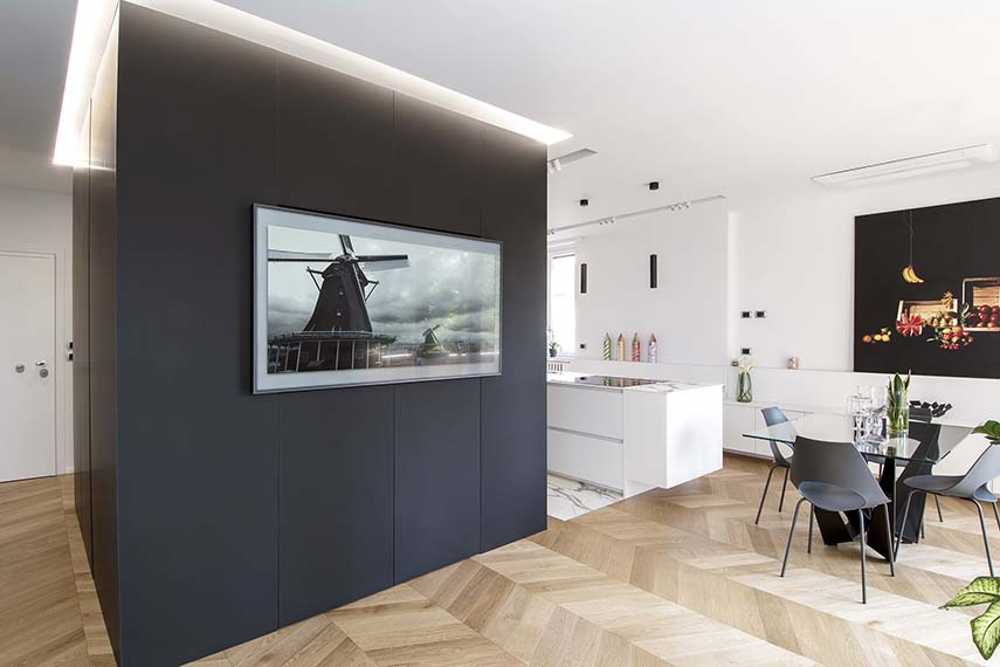 Restructuring between innovative design and rediscovered space