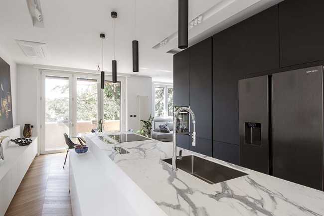 Restructuring between innovative design and reclaimed space