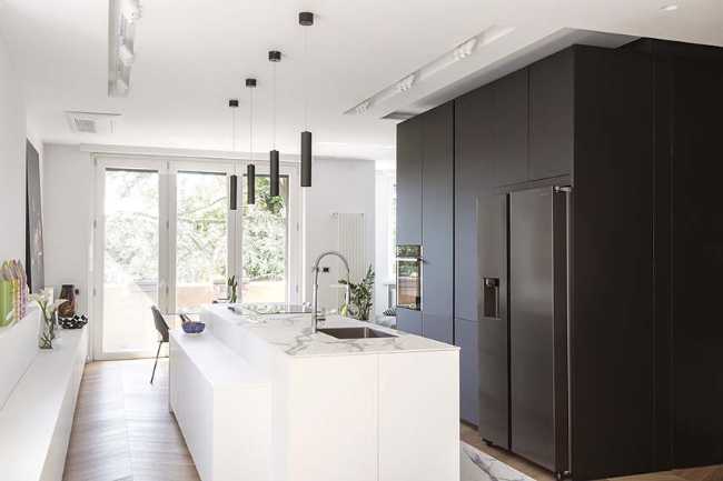 Restructuring between innovative design and rediscovered space