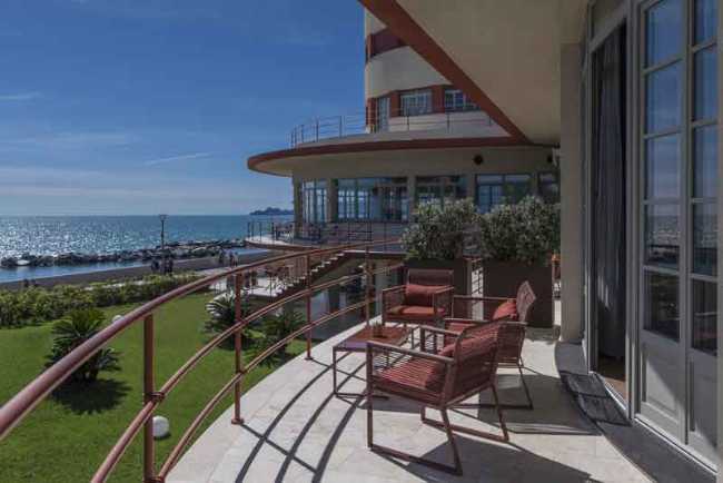 The photographic documentation of the rebirth of Torre Fara