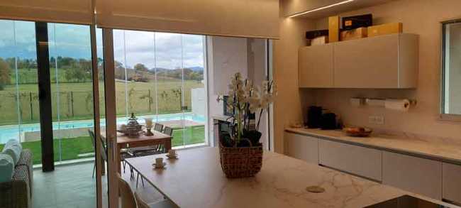 Villa 6: the villa of the future between nature and energy efficiency