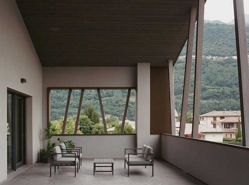 Architectural regeneration: transforming a property without identity