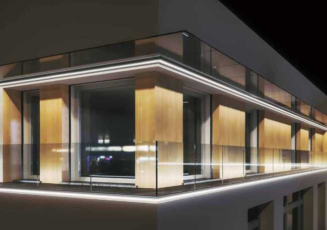 Vetro, innovazione & sicurezza in facciata. Focus su pensiline e parapetti in vetro